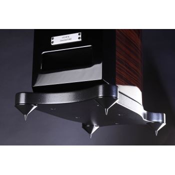 Usher Dancer Mini-One Diamond base detail