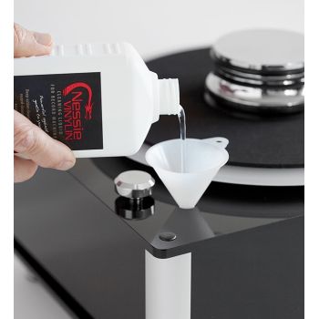 Nessie Vinylmaster-II Reference liguid in tank